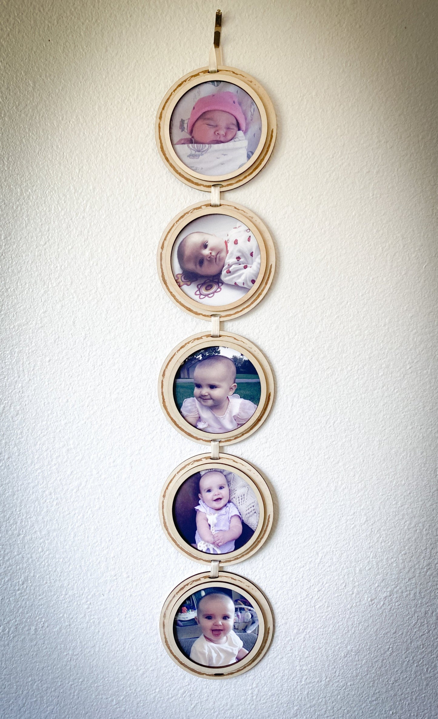 Wooden Baby Milestone Marker Set With 13 Monthly Markers And Matching Photo Frames For Baby's First Year