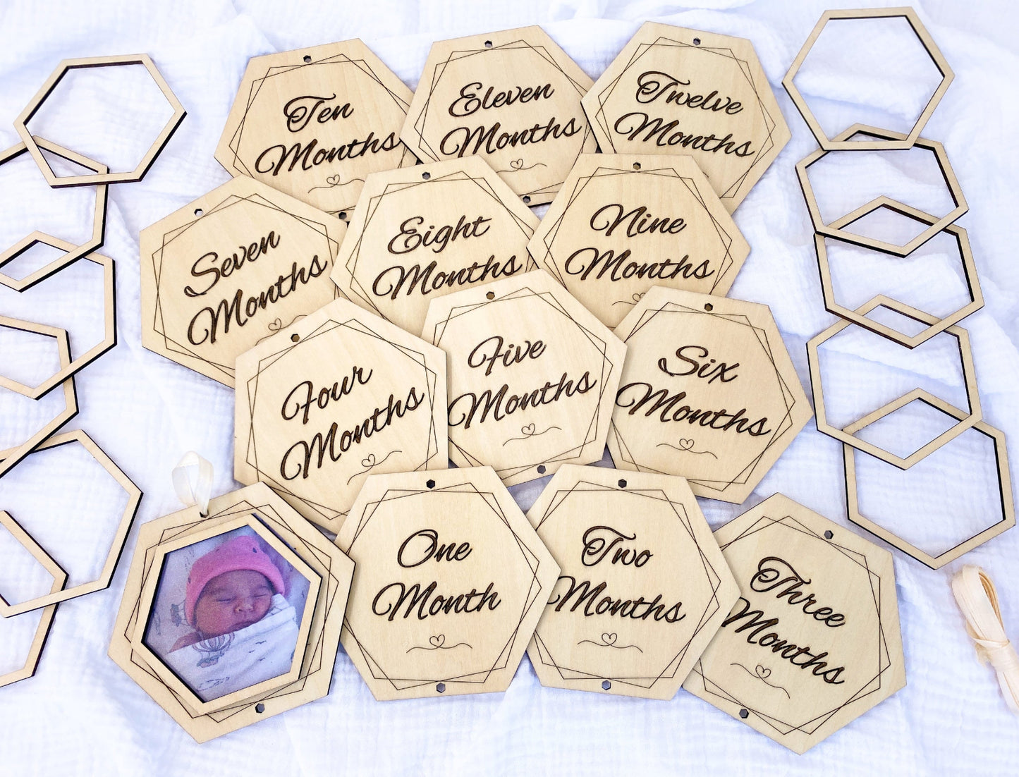 Hexagon Wooden Baby Milestone Marker Set With 13 Monthly Markers And Matching Photo Frames For Baby's First Year