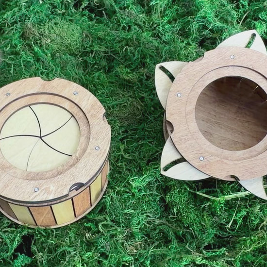 Video demonstration of the classic wooden iris box and its twist-opening lid mechanism.